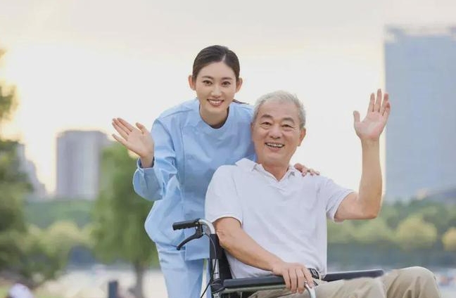 高温天气下高龄独居老人的安心指南